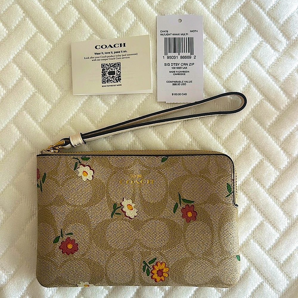 BRAND NEW coach wristlet. With tags. Never worn never used.